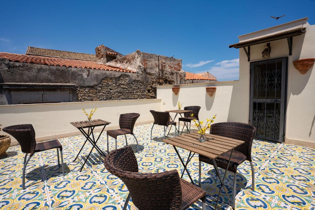 Ares Rooms Ortigia Syrakusa Exteriör bild