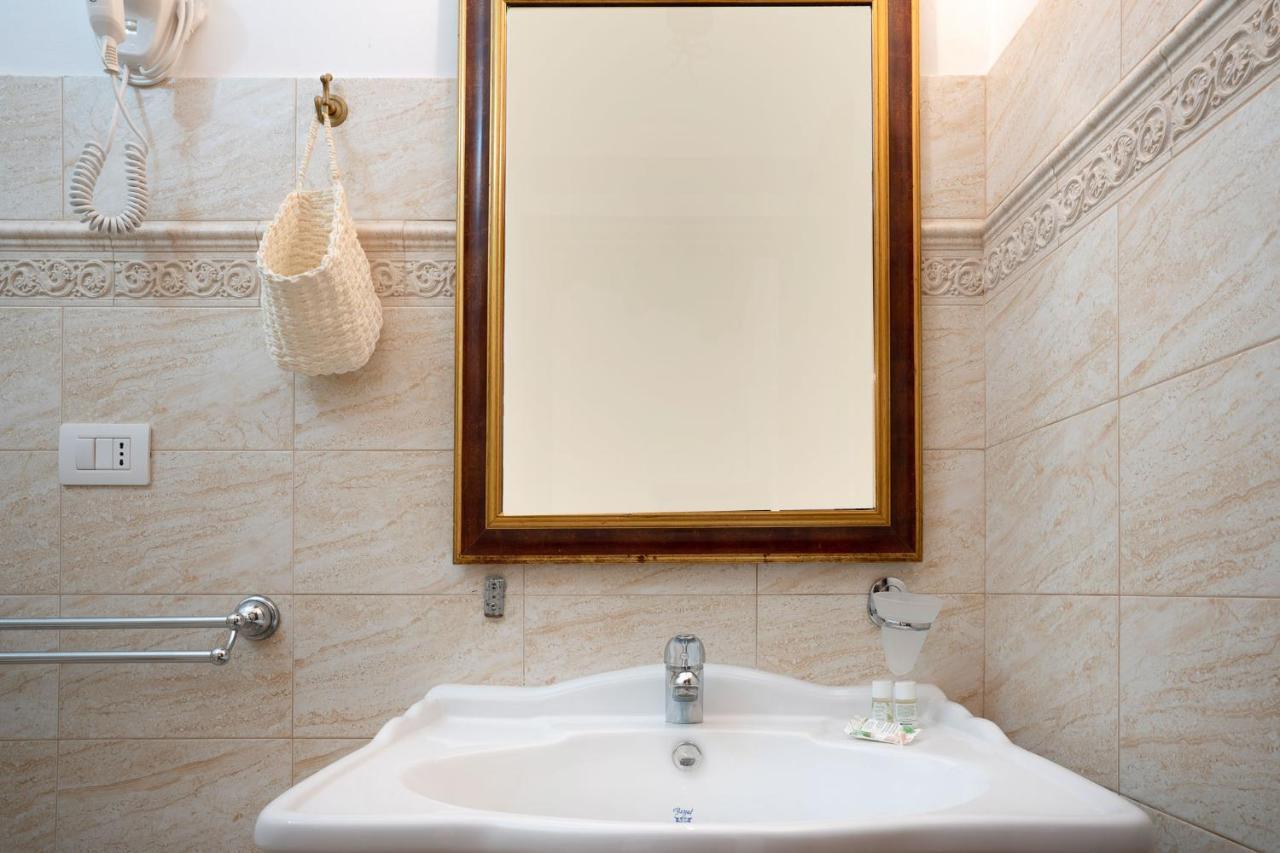 Ares Rooms Ortigia Syrakusa Exteriör bild
